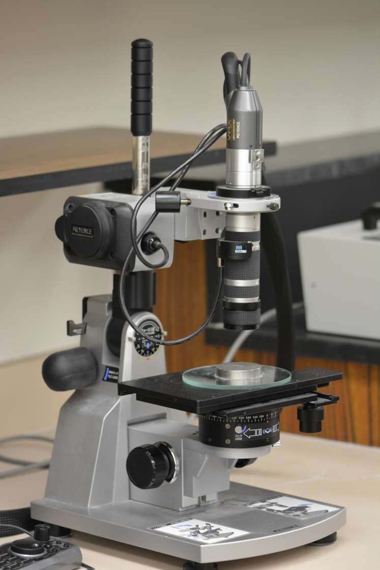 The VHX-100 integrates advanced functionality into a streamlined, all-in-one unit, launching microscopy into the next generation. CCD & Actuator 18 million pixel, high-resolution CCD. Built-in actuator enables accurate, complex movements. 3D Display Function A standard function on the VHX-100 that enable easy construction of 3D images Depth Composition Create images with deep depth of focus simply by turning the focus-adjustment knob. Multi-viewer System Using this system targets can be observed from all angles. Uses a origin-check mechanism.
