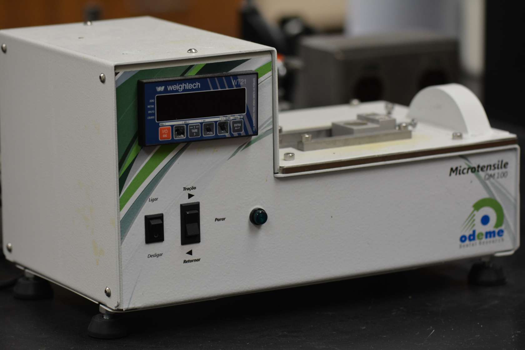 A versatile, precise, easy to use and program machine. Used for mechanical testing of medical and dental materials within the technical standards. It has a wide range of accessories and devices that make it an excellent tool to equip your laboratory. Designed for the dental area, it has security systems against overloads that prevent damage to the load cell, serial connection to a computer and test monitoring software with the generation of graphs, calculations and results.